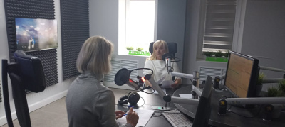 Ирина Черникова в эфире программы "Та ещё тема" на Первом радио. 